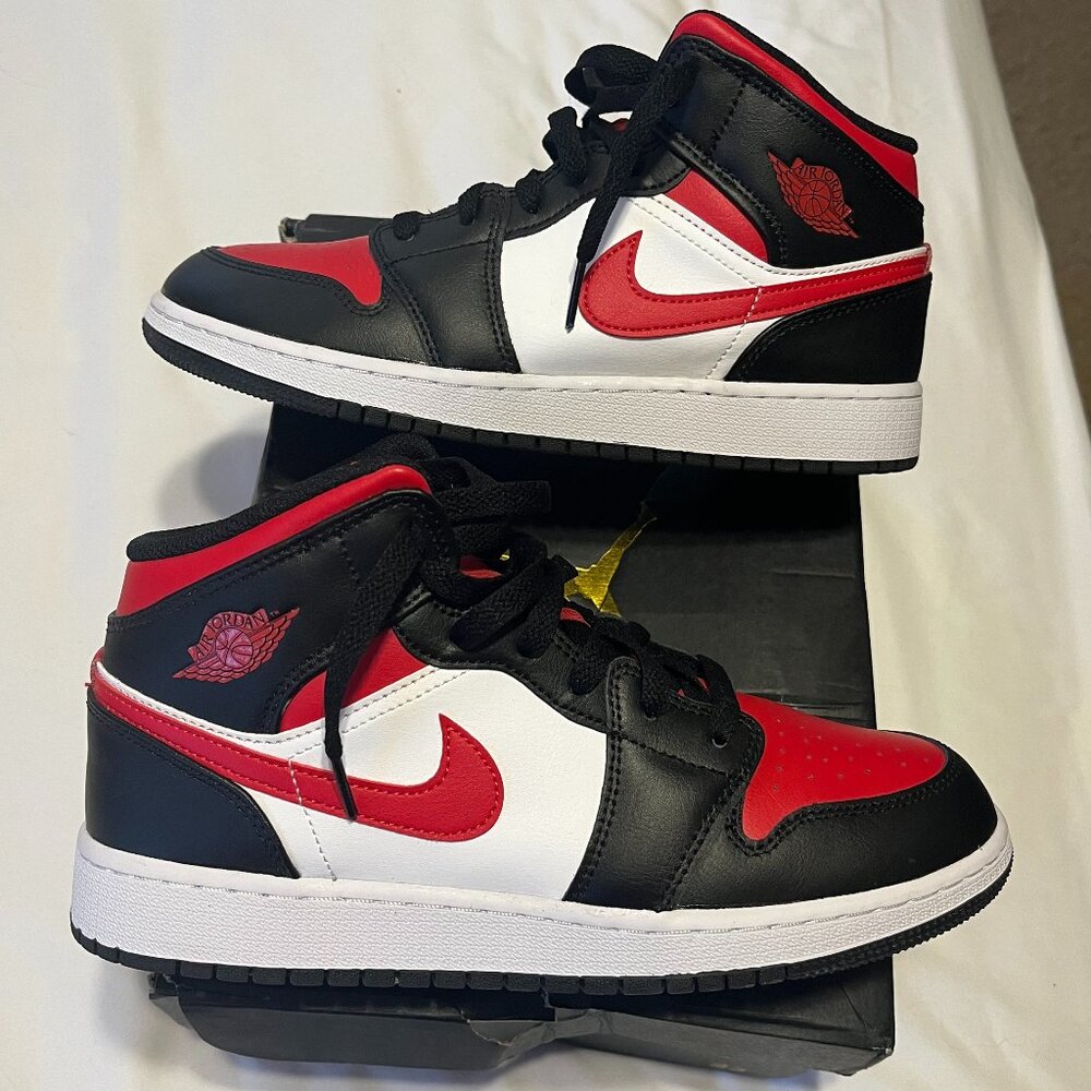 Air Jordan 1 Mid "Black/Fire Red/White"